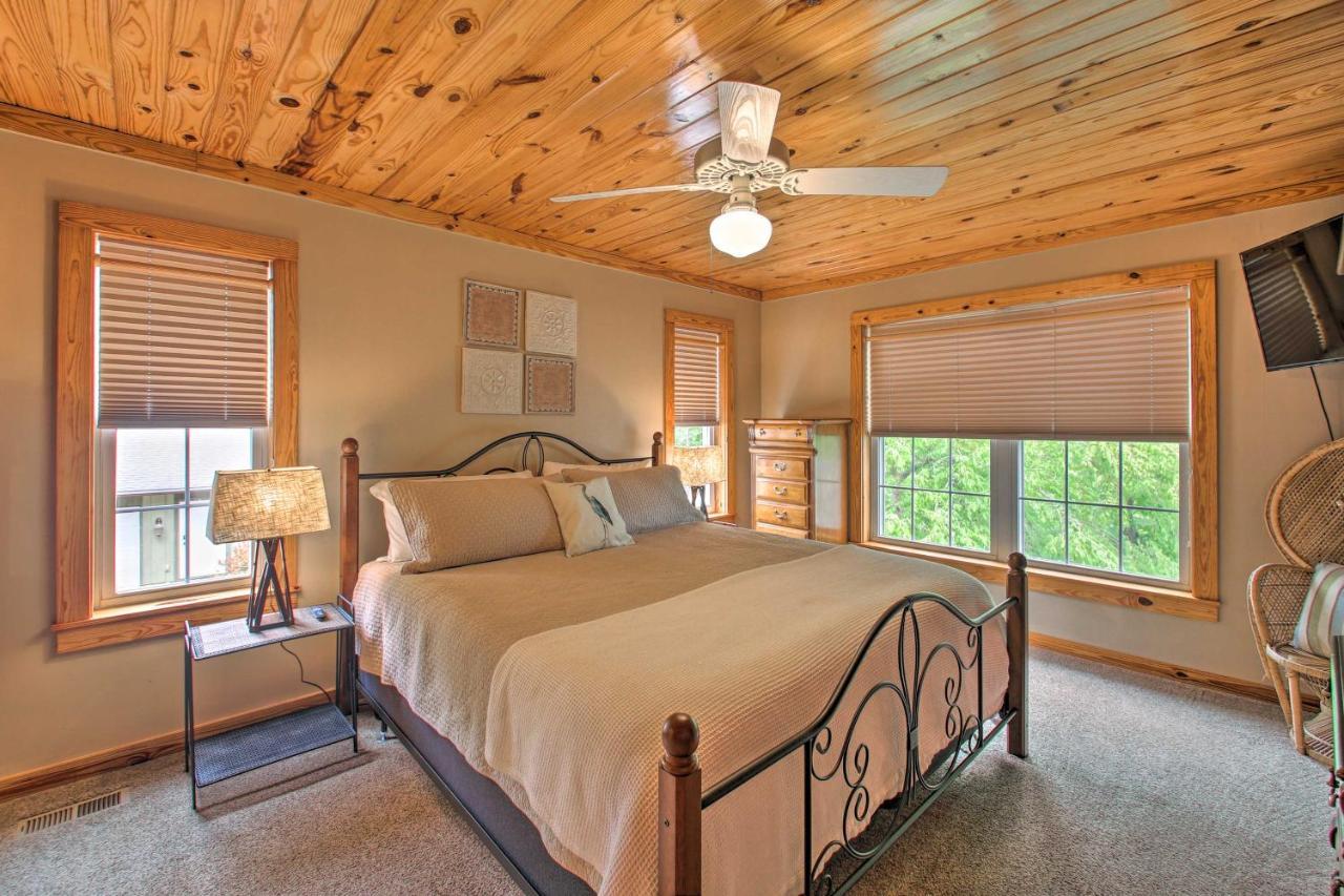Lakeside Hot Springs Retreat With Kayaks And Boat Dock Hot Springs Village Exterior photo